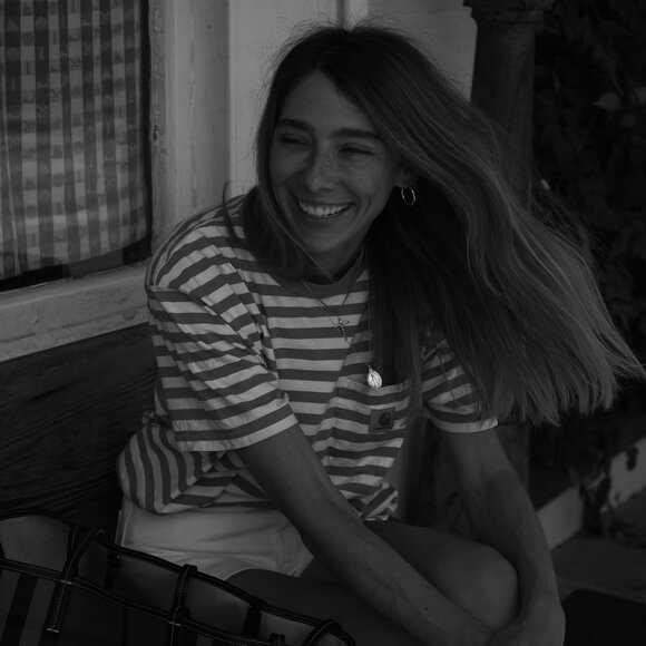 MEET IVANA REVIC - Picture 3 of 7